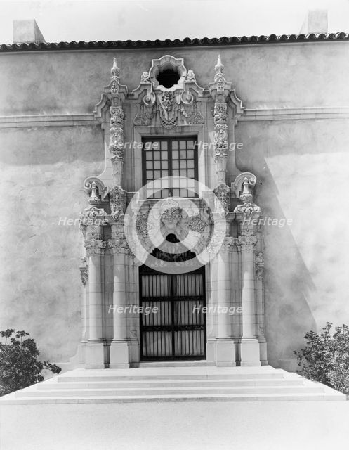 "Mi Suen~o," Herbert Coppell house, 1245 South Grand Avenue, Pasadena, California, 1917. Creator: Frances Benjamin Johnston.
