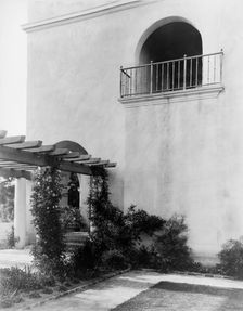 "Mi Suen~o," Herbert Coppell house, 1245 South Grand Avenue, Pasadena, California, 1917. Creator: Frances Benjamin Johnston