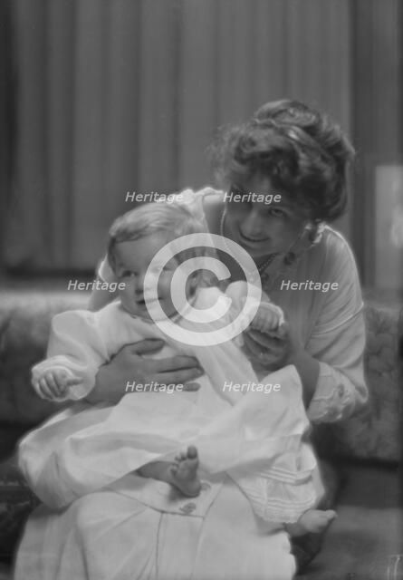 Mitchell, W.C., Mrs., and baby, portrait photograph, 1914 May 22. Creator: Arnold Genthe.