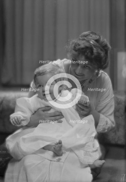 Mitchell, W.C., Mrs., and baby, portrait photograph, 1914 May 22. Creator: Arnold Genthe.