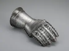 Mitten Gauntlet for the Right Hand, Augsburg, c. 1540. Creator: Unknown