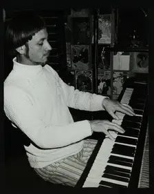 Michael Garrick playing the piano at The Bell, Codicote, Hertfordshire, 4 January 1981. Creator: Denis Williams