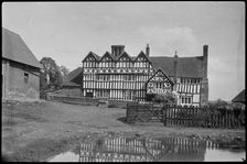 Middle Beanhall Farm, Church Road, Bradley Green, Feckenham, Redditch, Worcestershire, c1920. Creator: Marjory L Wight