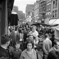 Middlesex Street, part of Petticoat Lane Market, Whitechapel, London, c1946-c1959. Creator: John Gay