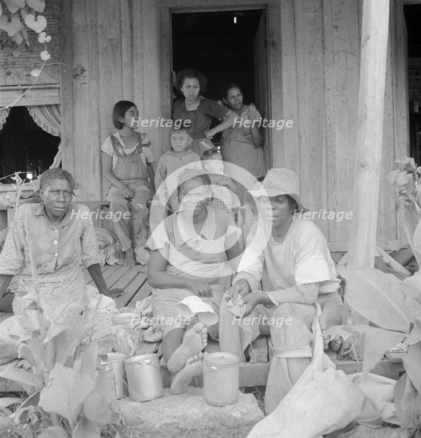 Migrant cotton pickers at lunchtime, near Radstown, Texas, 1936. Creator: Dorothea Lange.