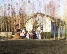 Migrant farmstead in the settlement of Nadezhdinsk with a group of peasants..., between 1905-1915. Creator: Sergey Mikhaylovich Prokudin-Gorsky
