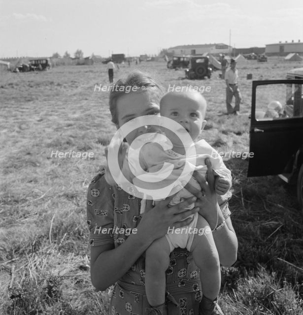 Migrant potato pickers, Tulelake, Siskiyou County, California, 1939. Creator: Dorothea Lange.