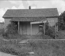 Migrants carry this sect to California, Northern Arkansas on U.S. 62, 1938. Creator: Dorothea Lange