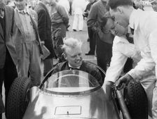 Mike Hawthorn in Vanwall, International Trophy Race at Silverstone 1955. Creator: Unknown