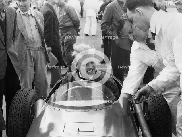 Mike Hawthorn in Vanwall, International Trophy Race at Silverstone 1955. Creator: Unknown.