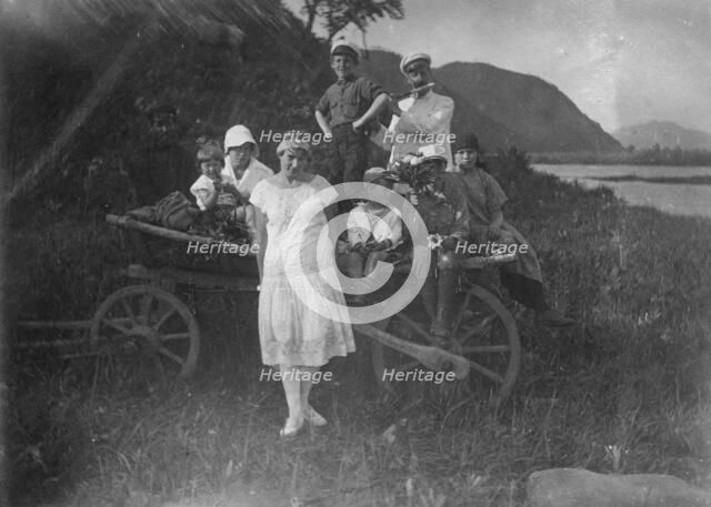 Mikhail Alekseevich. Pavlov with his Family and Acquaintances on a Picnic, 1920s. Creator: Unknown.