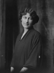 Milholland, Inez (Mrs. Eugene Boissevain), portrait photograph, 1914. Creator: Arnold Genthe