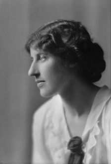 Milholland, Inez (Mrs. Eugene Boissevain), portrait photograph, 1914. Creator: Arnold Genthe
