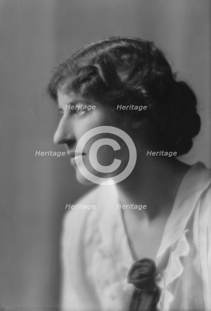 Milholland, Inez (Mrs. Eugene Boissevain), portrait photograph, 1914. Creator: Arnold Genthe.