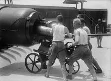 Military Training - Loading Big Gun, 1917 or 1918. Creator: Harris & Ewing