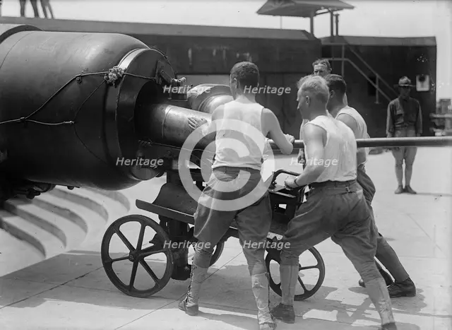 Military Training - Loading Big Gun, 1917 or 1918. Creator: Harris & Ewing.