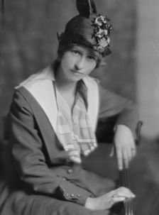 Millay, Edna St. Vincent, Miss, portrait photograph, not before 1914. Creator: Arnold Genthe