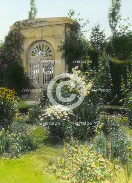 "Millefiori," Albert Barnes Boardman house, Great Plains Road and Coopers Neck..., New York, 1914. Creator: Frances Benjamin Johnston.