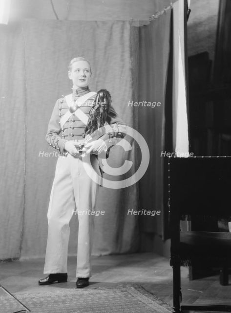 Miller, Marilyn, Miss, portrait photograph, 1928 May 15. Creator: Arnold Genthe.