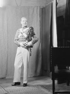 Miller, Marilyn, Miss, portrait photograph, 1928 May 15. Creator: Arnold Genthe