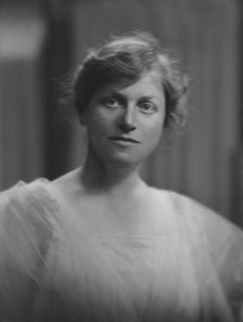 Miller, N.J., Mrs., portrait photograph, 1916. Creator: Arnold Genthe