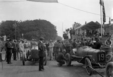 Minerva and Straker-Squire cars at the RAC Isle of Man TT race, 10 June 1914. Artist: Bill Brunell