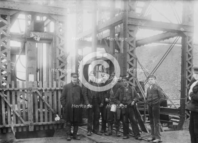Miners leaving entrance to coal mine near Scranton, PA., 1912. Creator: Bain News Service.