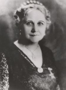 Minna Moscherosch Schmidt, German-born businesswoman, 1933