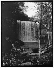 Minnehaha Falls, Minneapolis, Minn., between 1900 and 1910. Creator: Unknown