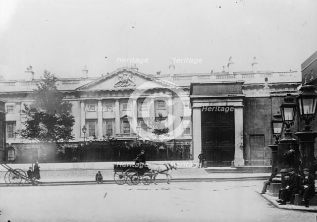 Mint - London, between c1910 and c1915. Creator: Bain News Service.