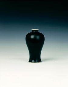 Mirror black miniature meiping vase, Qing dynasty, Kangxi period, China, 1700-1722