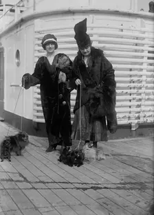 Misses C.A. & E.L. Navratil, between c1915 and c1920. Creator: Bain News Service