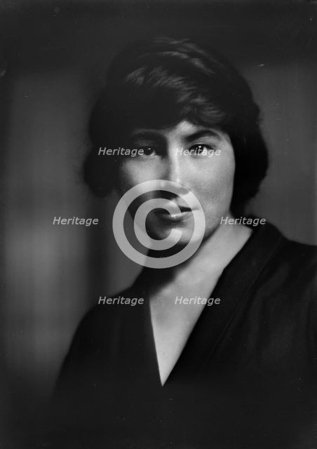 Miss Tama Onuki, portrait photograph, 1919 Sept. 26. Creator: Arnold Genthe.