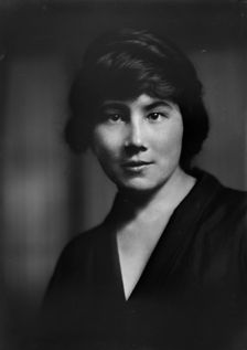 Miss Tama Onuki, portrait photograph, 1919 Sept. 26. Creator: Arnold Genthe