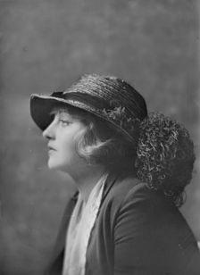 Miss Tallulah Bankhead, portrait photograph, 1919 Apr. 11. Creator: Arnold Genthe