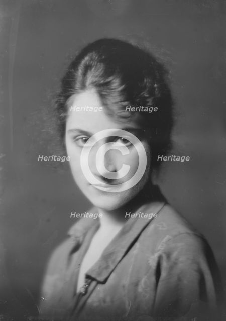 Miss Theresa Josephs, portrait photograph, 1917 Nov. 19. Creator: Arnold Genthe.
