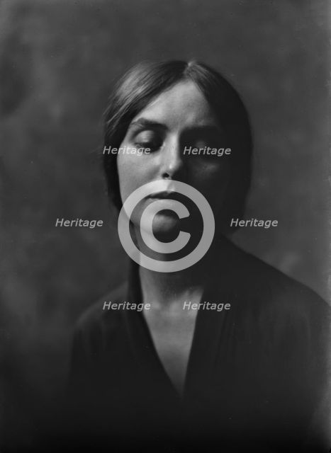 Miss Tod Hunter, portrait photograph, 1919 Aug. 20. Creator: Arnold Genthe.