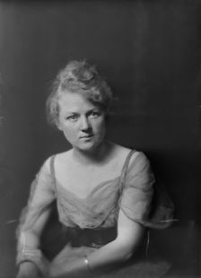 Miss Vera Parker, portrait photograph, 1918 Oct. 10. Creator: Arnold Genthe