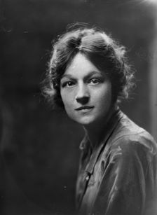 Miss A.G. Sauer, portrait photograph, 1919 July 3. Creator: Arnold Genthe