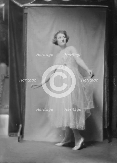 Miss Agnes Gordon, portrait photograph, 1918 Feb. 18. Creator: Arnold Genthe.