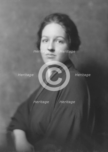 Miss Alice Tulley, portrait photograph, 1917 Dec. 6. Creator: Arnold Genthe.