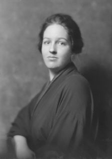 Miss Alice Tulley, portrait photograph, 1917 Dec. 6. Creator: Arnold Genthe