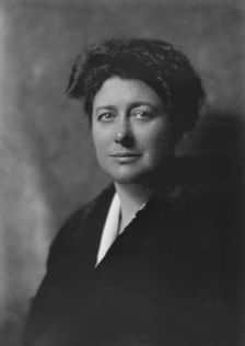 Miss Alice Carpenter, portrait photograph, 1918 Mar. 12. Creator: Arnold Genthe