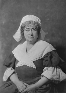 Miss Alice Gale, portrait photograph, 1919 May 1. Creator: Arnold Genthe