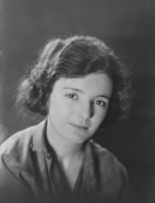 Miss Anne Dickson, portrait photograph, 1918 May 31. Creator: Arnold Genthe