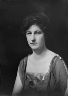 Miss Anita Virges, portrait photograph, 1918 Dec. 9. Creator: Arnold Genthe