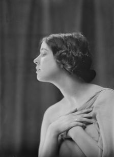 Miss Arline Graham, portrait photograph, 1918 Mar. or Apr. Creator: Arnold Genthe