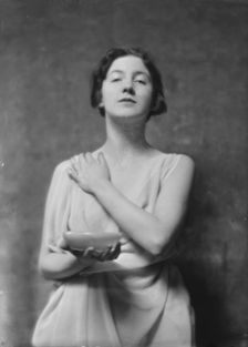 Miss Audrey Munson, portrait photograph, 1915 Mar. 23. Creator: Arnold Genthe