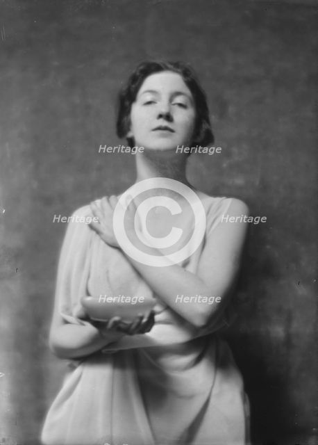 Miss Audrey Munson, portrait photograph, 1915 Mar. 23. Creator: Arnold Genthe.
