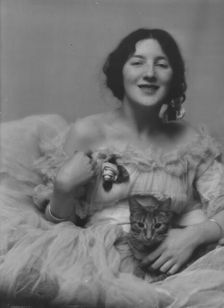 Miss Audrey Munson, with Buzzer the cat, portrait photograph, 1915 Mar. 23. Creator: Arnold Genthe